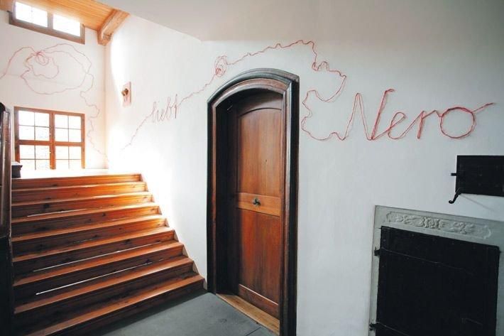 Rosa liebt Nero 2006, Museum Bruder Klaus, Sachseln, Installation